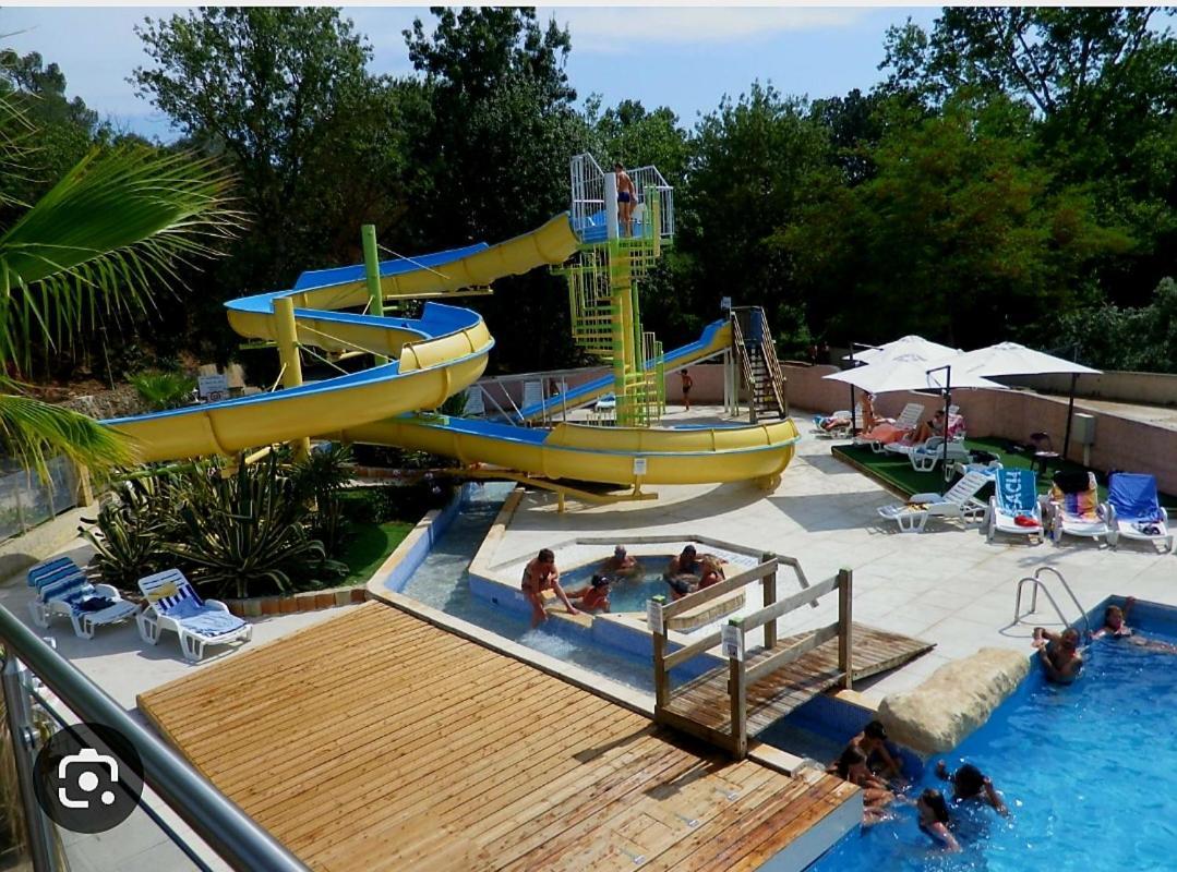 Mobile-home Climatise Dans Avec Piscine Jusqu'a 6 Personnes Apartment Hyeres
