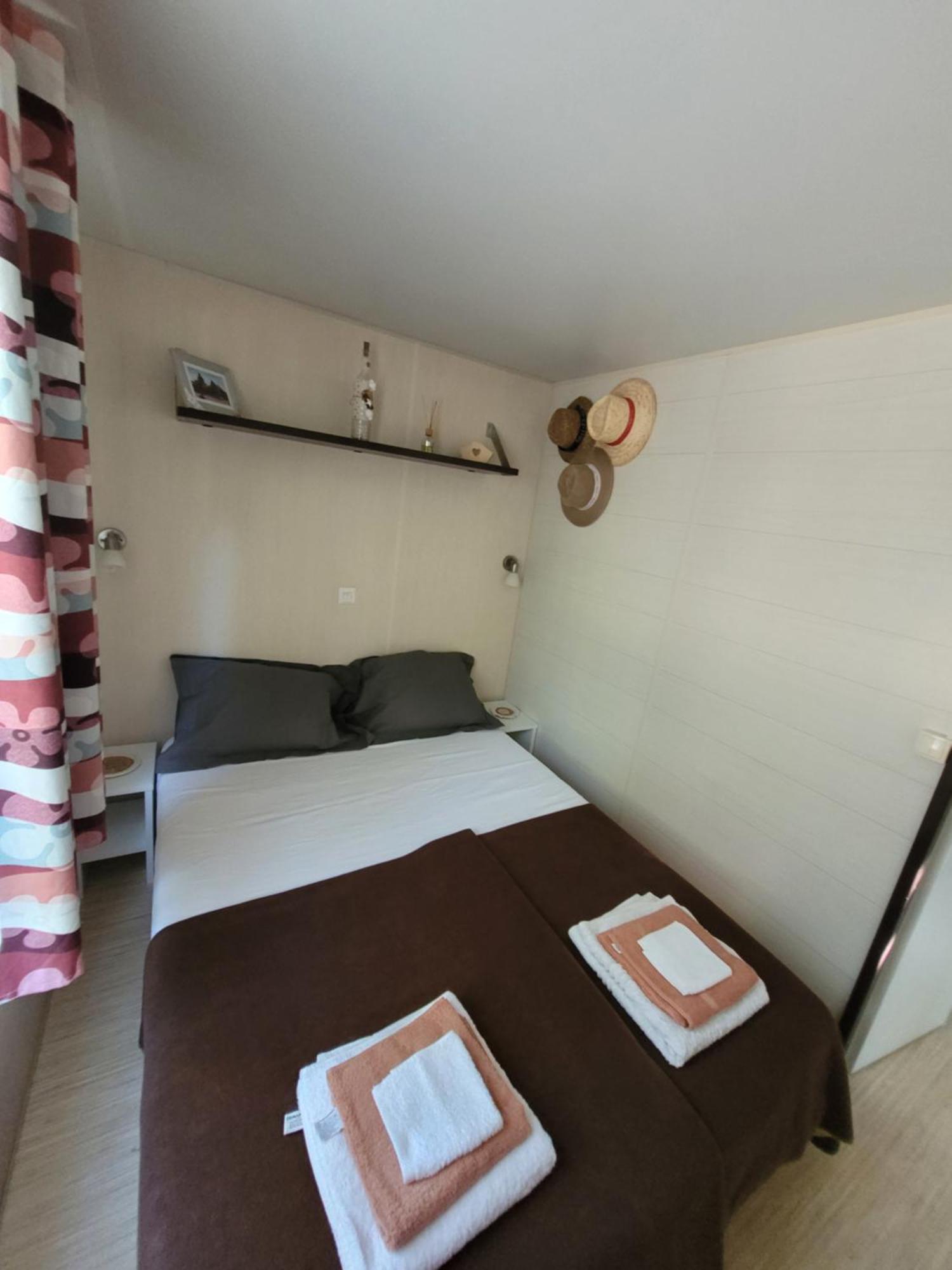 Mobile-home Climatise Dans Avec Piscine Jusqu'a 6 Personnes *