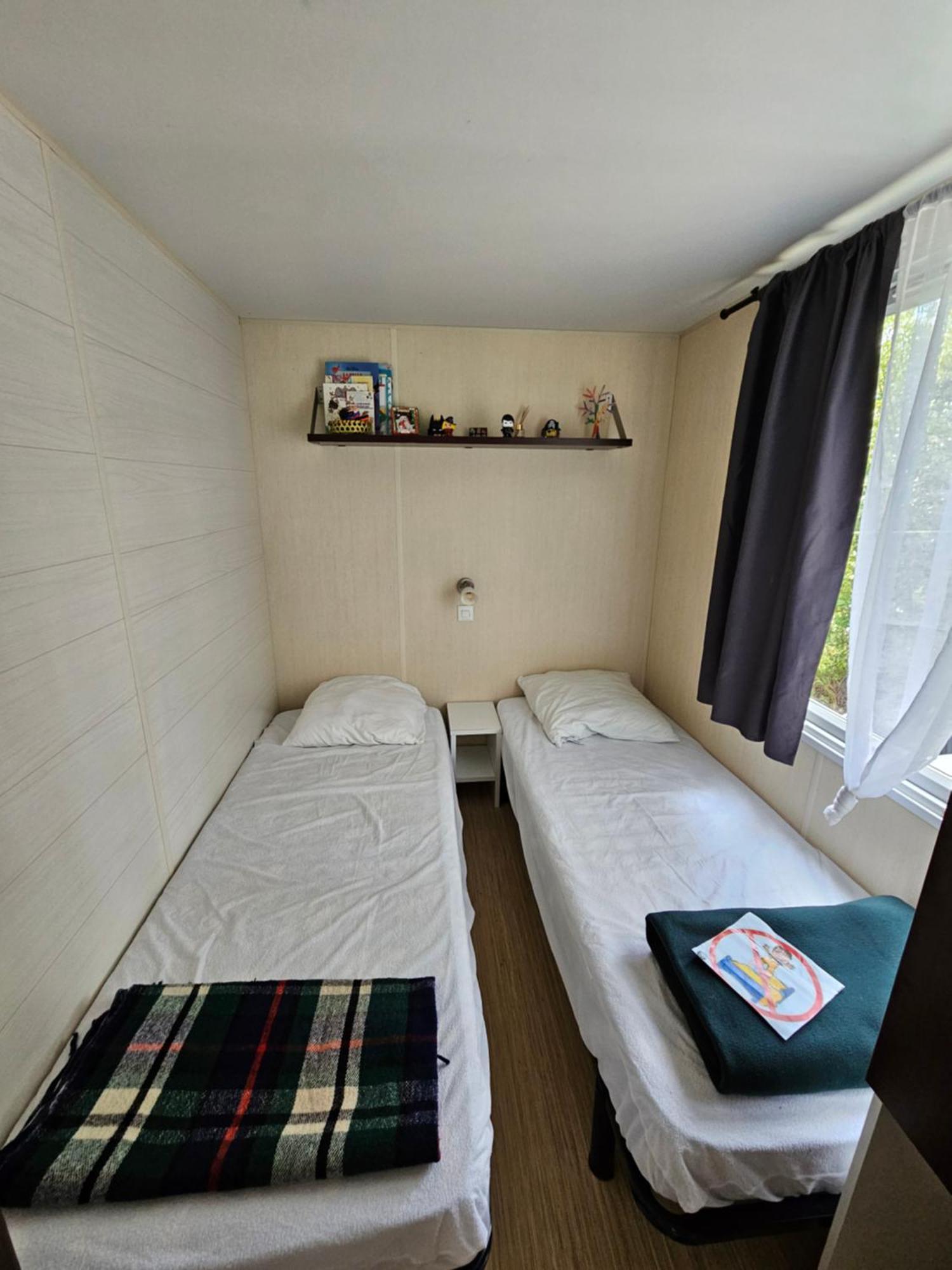 Mobile-home Climatise Dans Avec Piscine Jusqu'a 6 Personnes Apartment